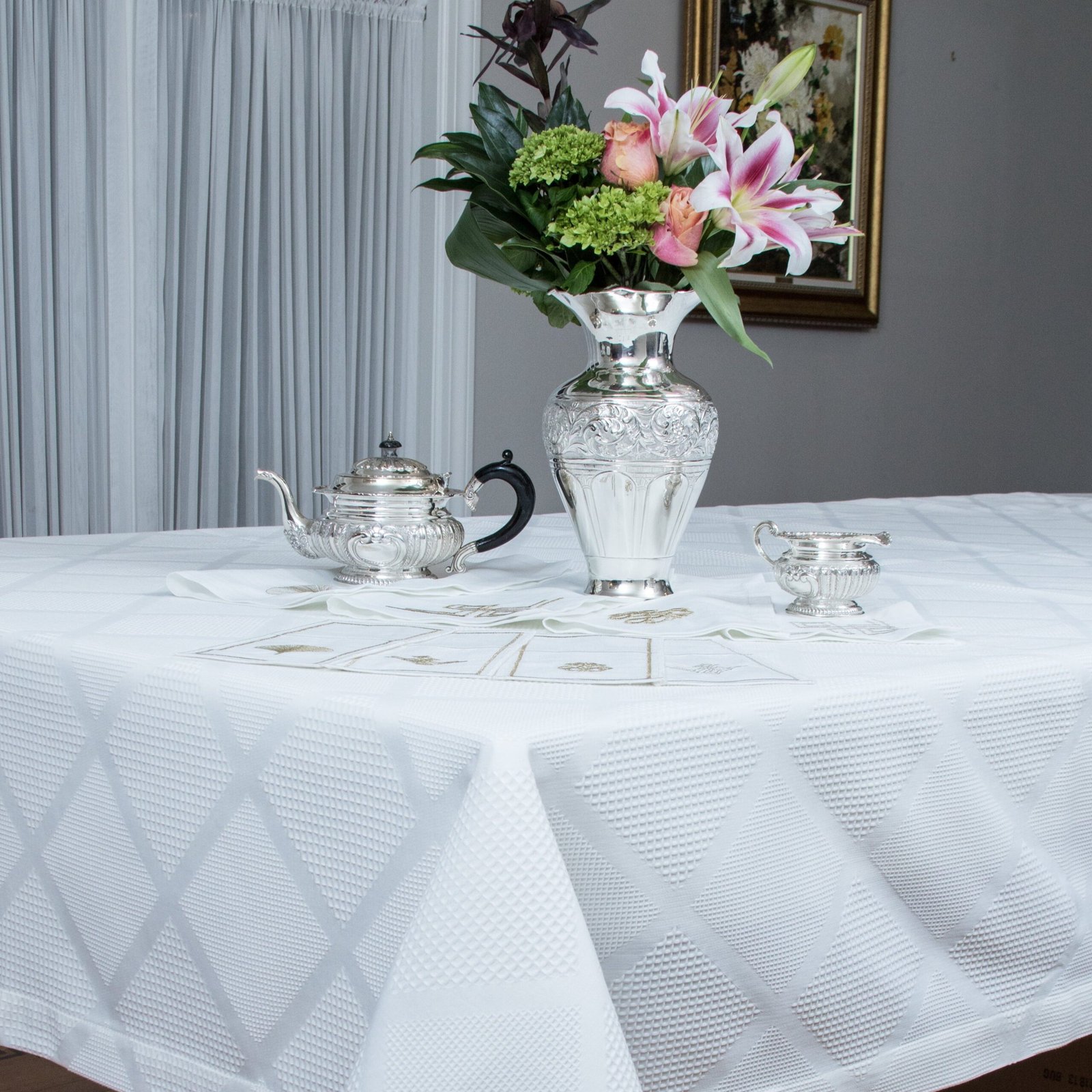 IMG-18_1 Geometric Waffle Tablecloth - Image 1
